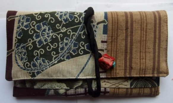 着物リメイク　羽織の裏地と土佐紬で作った和風財布　１２６０ 1枚目の画像