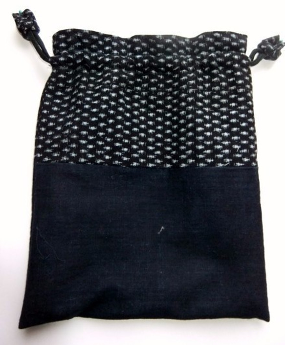 着物リメイク　藍と霰絣で作った巾着袋 １２７６ 3枚目の画像
