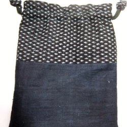 着物リメイク　藍と霰絣で作った巾着袋 １２７６ 4枚目の画像