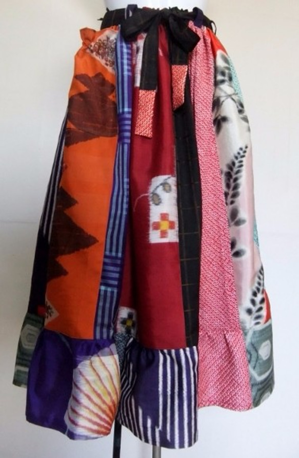 着物リメイク　銘仙と絞りの着物で作ったスカート　１２８８ 1枚目の画像