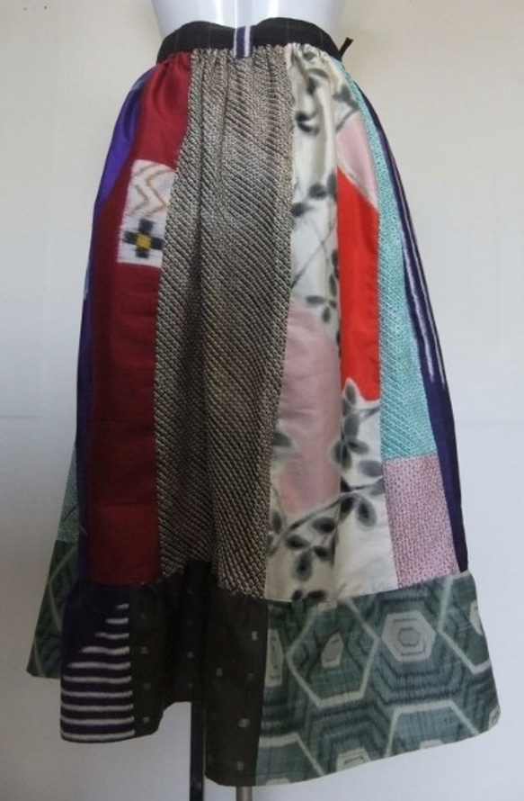着物リメイク　銘仙と絞りの着物で作ったスカート　１２８８ 3枚目の画像