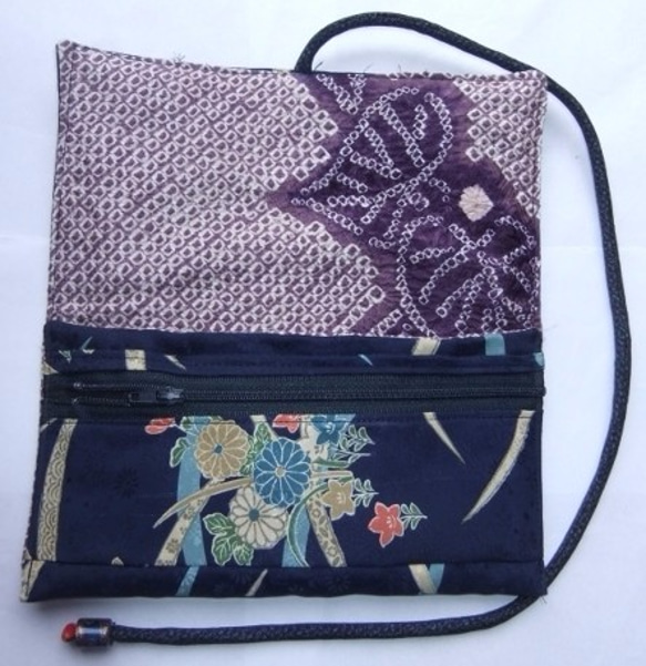 着物リメイク　花柄の着物で作った和風財布　１３８１ 4枚目の画像