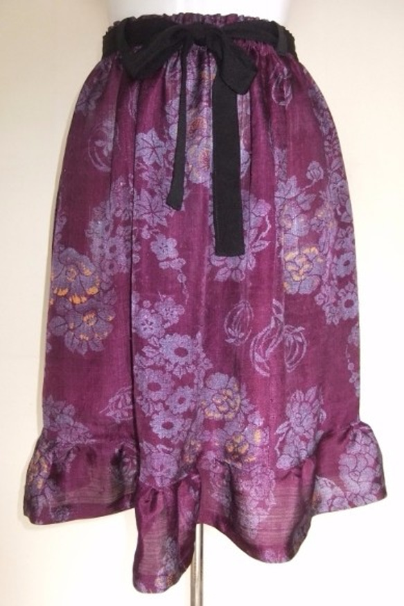 着物リメイク　花柄の着物で作った膝丈スカート　１３９８ 1枚目の画像