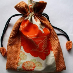 着物リメイク　花柄の長襦袢と絞りの羽織で作った巾着袋　１７９５ 2枚目の画像