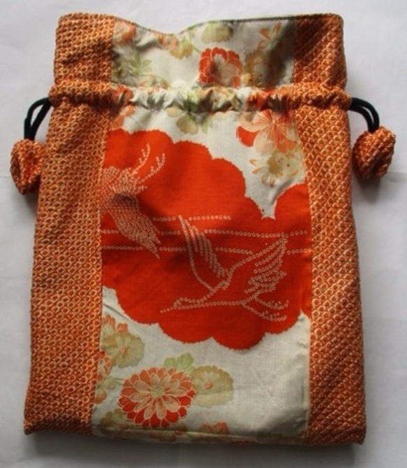 着物リメイク　花柄の長襦袢と絞りの羽織で作った巾着袋　１７９５ 4枚目の画像