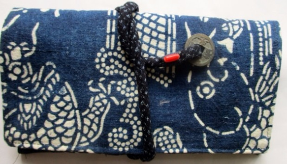 着物リメイク　琉球の型染めで作った和風財布　２０５６ 1枚目の画像