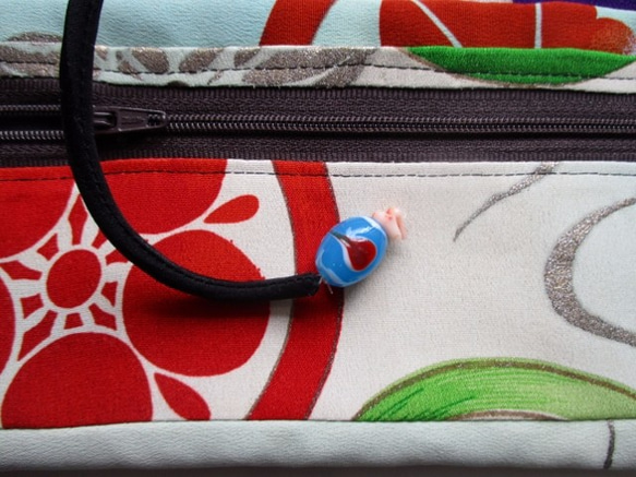 着物リメイク　女の子の四つ身で作った和風財布　２０５８ 6枚目の画像