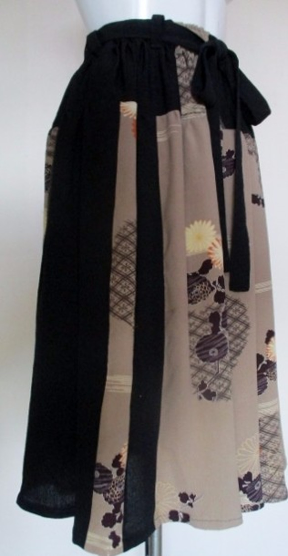 着物リメイク　縮緬の着物で作った膝丈スカート　２０８０ 2枚目の画像