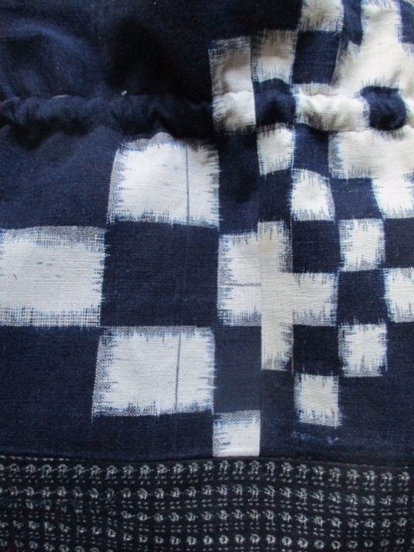 着物リメイク　久留米の絵絣で作った巾着袋　２１１０ 4枚目の画像