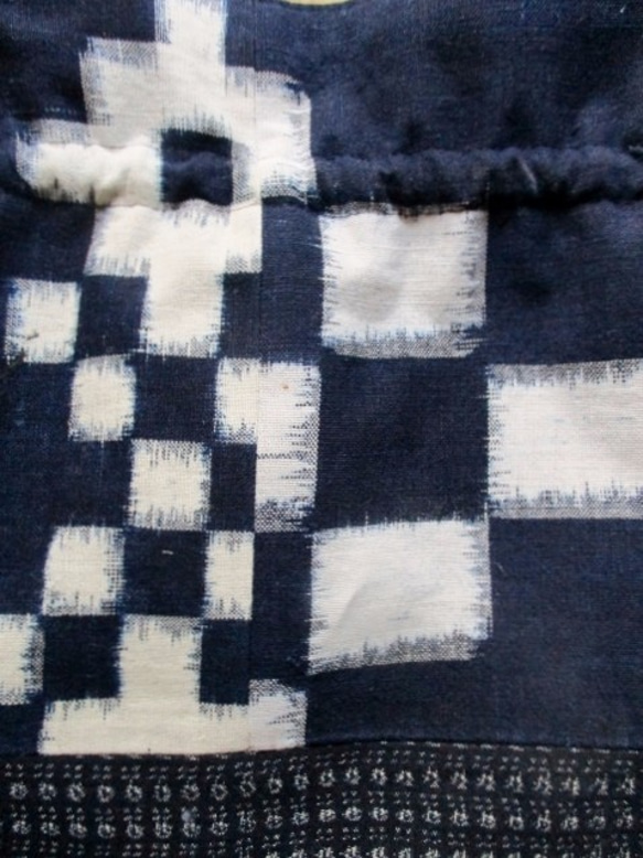 着物リメイク　久留米の絵絣で作った巾着袋　２１１０ 6枚目の画像