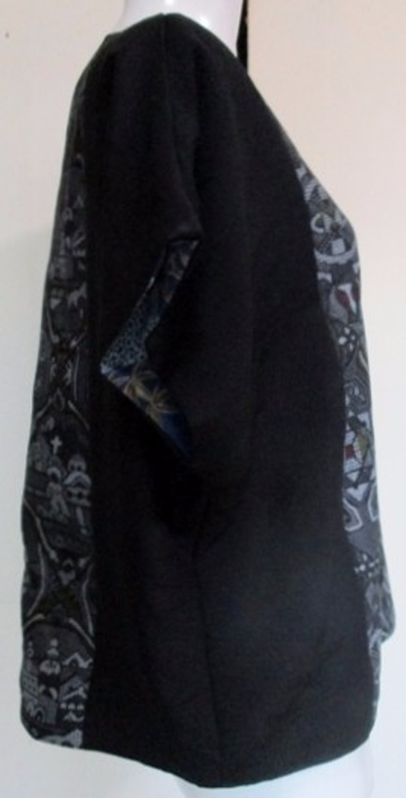着物リメイク　黒と西洋柄の羽織で作ったベスト ２２００ 3枚目の画像