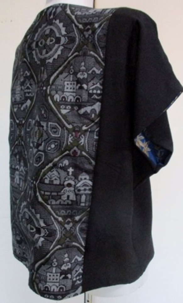 着物リメイク　黒と西洋柄の羽織で作ったベスト ２２００ 4枚目の画像