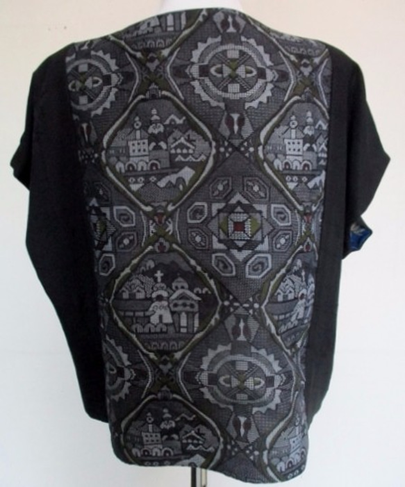 着物リメイク　黒と西洋柄の羽織で作ったベスト ２２００ 5枚目の画像