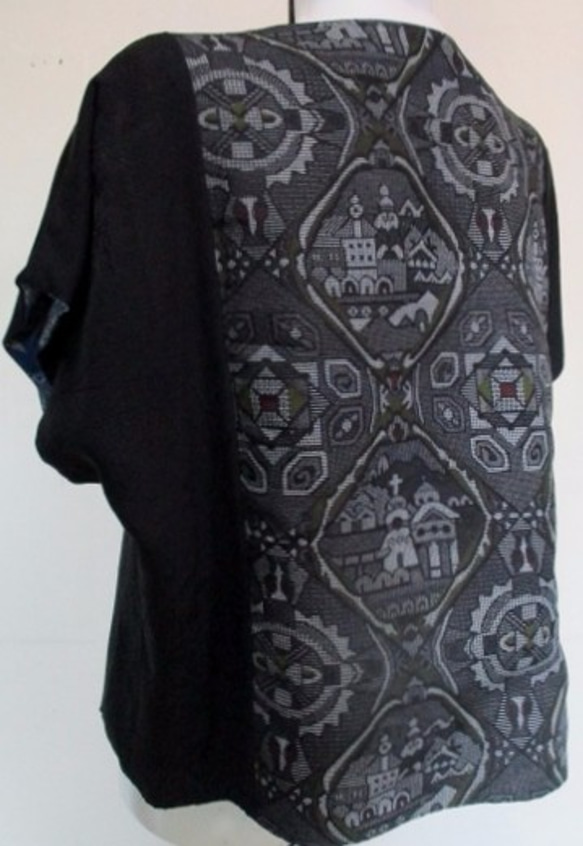 着物リメイク　黒と西洋柄の羽織で作ったベスト ２２００ 6枚目の画像