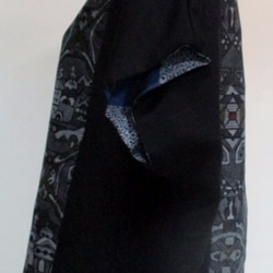 着物リメイク　黒と西洋柄の羽織で作ったベスト ２２００ 7枚目の画像