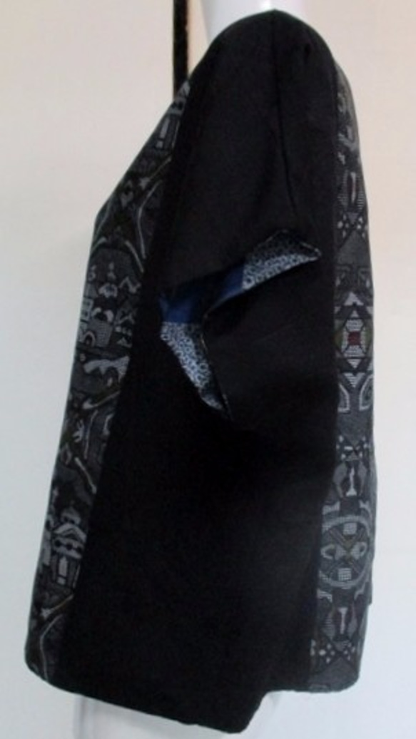 着物リメイク　黒と西洋柄の羽織で作ったベスト ２２００ 7枚目の画像