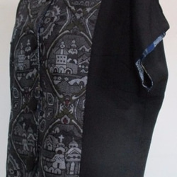 着物リメイク　黒と西洋柄の羽織で作ったベスト ２２００ 8枚目の画像