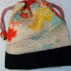 古布　花柄の錦紗縮緬の巾着　５６６ 2枚目の画像