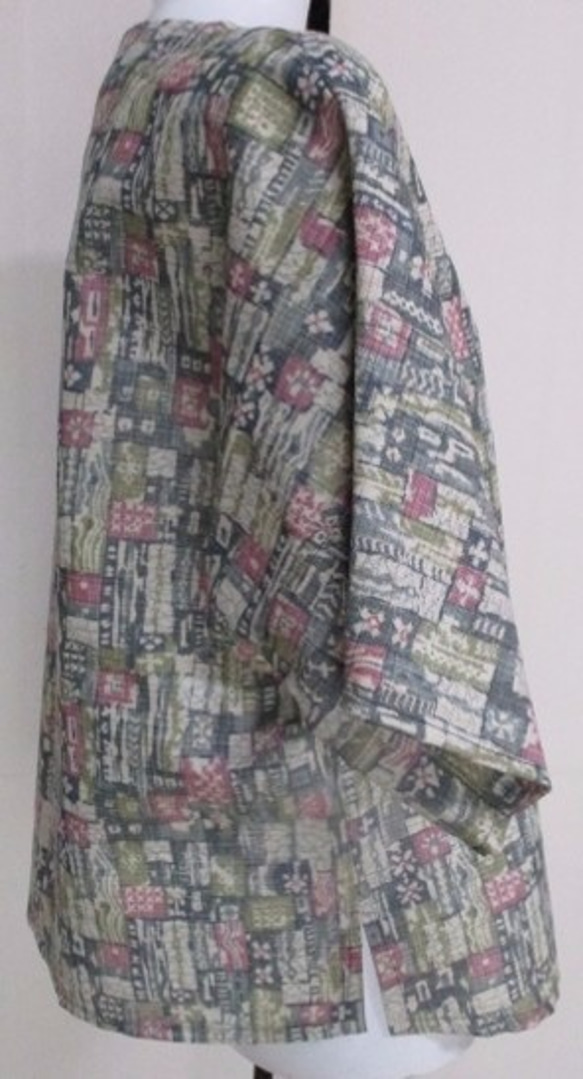 着物リメイク　着物で作ったプルオーバー　２２４１ 3枚目の画像