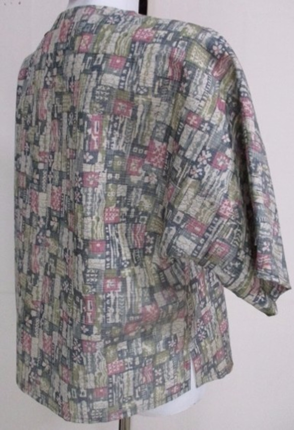 着物リメイク　着物で作ったプルオーバー　２２４１ 4枚目の画像