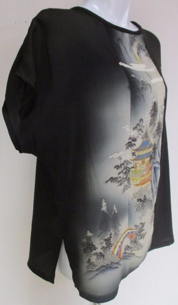 送料無料　着物リメイク　泥染の留袖作ったプルオーバー　２３７８ 3枚目の画像