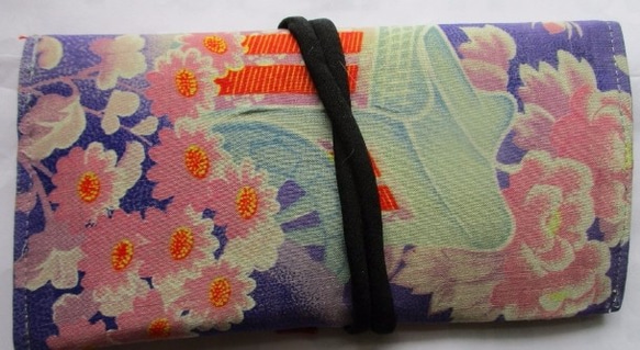 送料無料　花柄の着物で作った和風財布・ポーチ　２６８３ 2枚目の画像