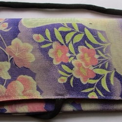 送料無料　花柄の着物で作った和風財布・ポーチ　２６８３ 3枚目の画像