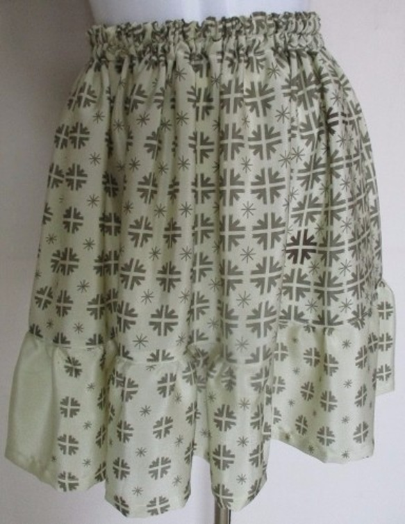 送料無料　正絹の着物で作ったミニスカート　２６９２ 1枚目の画像