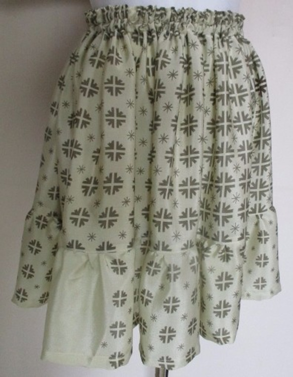送料無料　正絹の着物で作ったミニスカート　２６９２ 2枚目の画像
