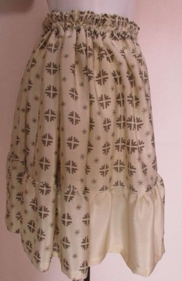 送料無料　正絹の着物で作ったミニスカート　２６９２ 3枚目の画像