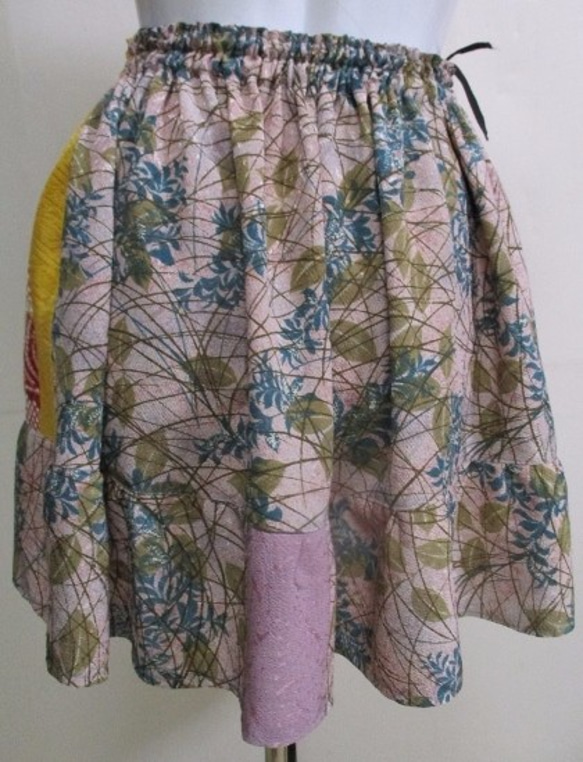 送料無料　花柄と絞りの着物で作ったミニスカート　２７１０ 5枚目の画像
