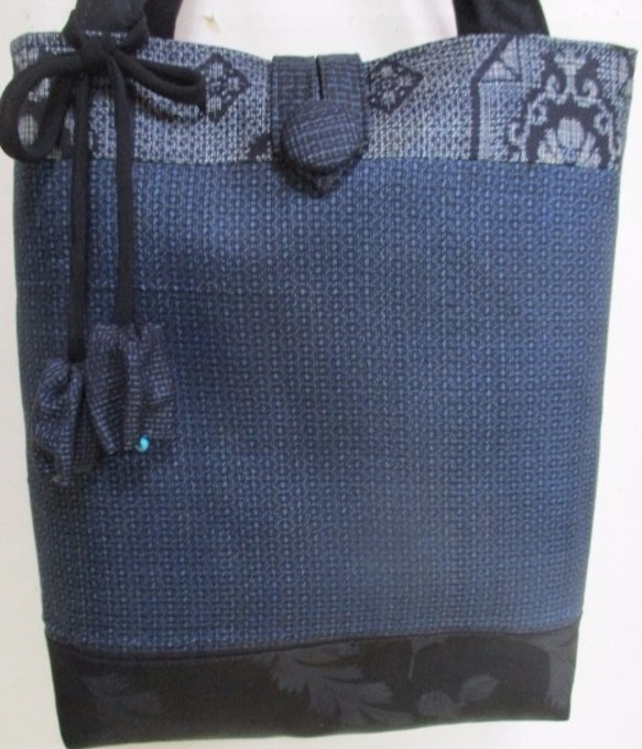 送料無料　大島紬を組み合わせて作った手提げ袋　２７１８ 2枚目の画像