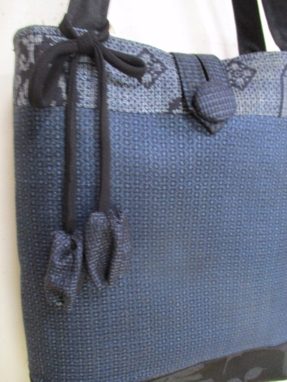 送料無料　大島紬を組み合わせて作った手提げ袋　２７１８ 3枚目の画像