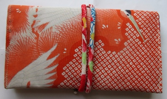 送料無料　鶴の絵柄の正絹の長襦袢で作った和風財布・ポーチ　２８２３ 2枚目の画像