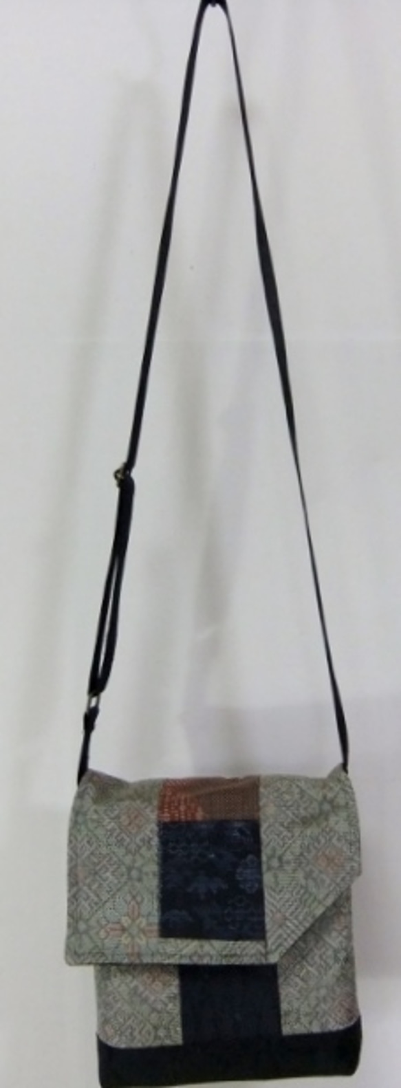 着物　大島紬のミニショルダーバック　８８６ 2枚目の画像