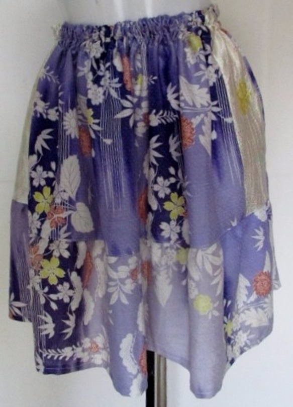 送料無料　絞りと花柄の着物で作ったミニスカート　２９６５ 1枚目の画像