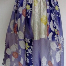 送料無料　絞りと花柄の着物で作ったミニスカート　２９６５ 2枚目の画像
