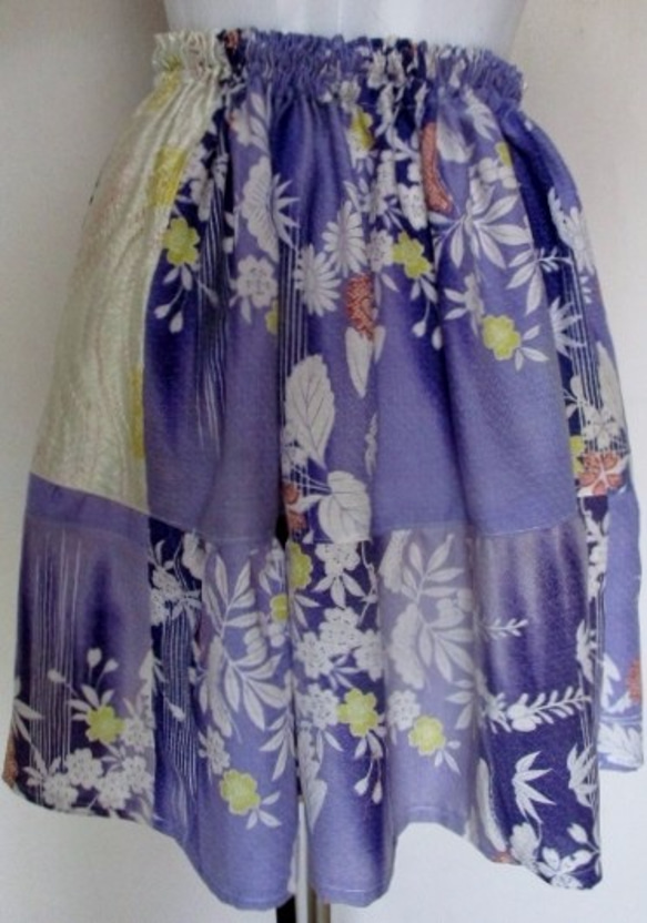 送料無料　絞りと花柄の着物で作ったミニスカート　２９６５ 3枚目の画像