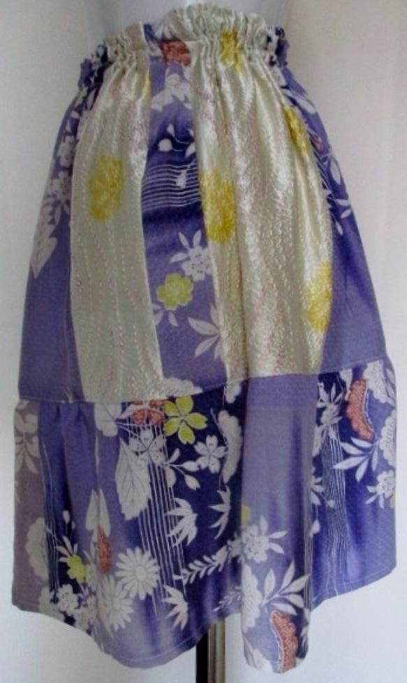 送料無料　絞りと花柄の着物で作ったミニスカート　２９６５ 4枚目の画像