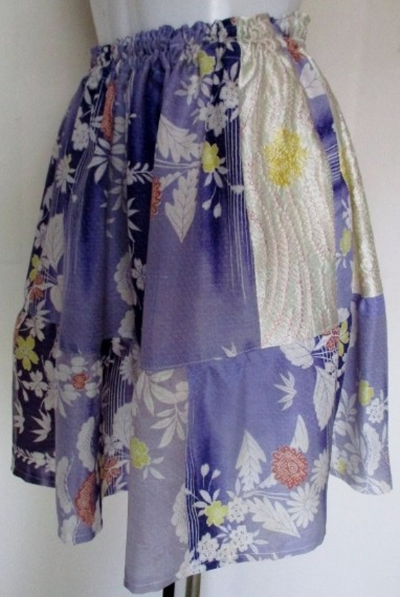 送料無料　絞りと花柄の着物で作ったミニスカート　２９６５ 5枚目の画像