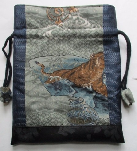 送料無料　藍大島紬とモスの長襦袢で作った巾着袋　３０９３ 3枚目の画像