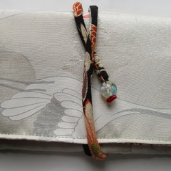 送料無料　鶴の絵柄の長襦袢で作った和風財布・ポーチ　３１９７ 1枚目の画像