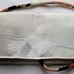 送料無料　鶴の絵柄の長襦袢で作った和風財布・ポーチ　３１９７ 3枚目の画像