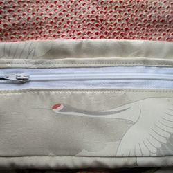 送料無料　鶴の絵柄の長襦袢で作った和風財布・ポーチ　３１９７ 6枚目の画像