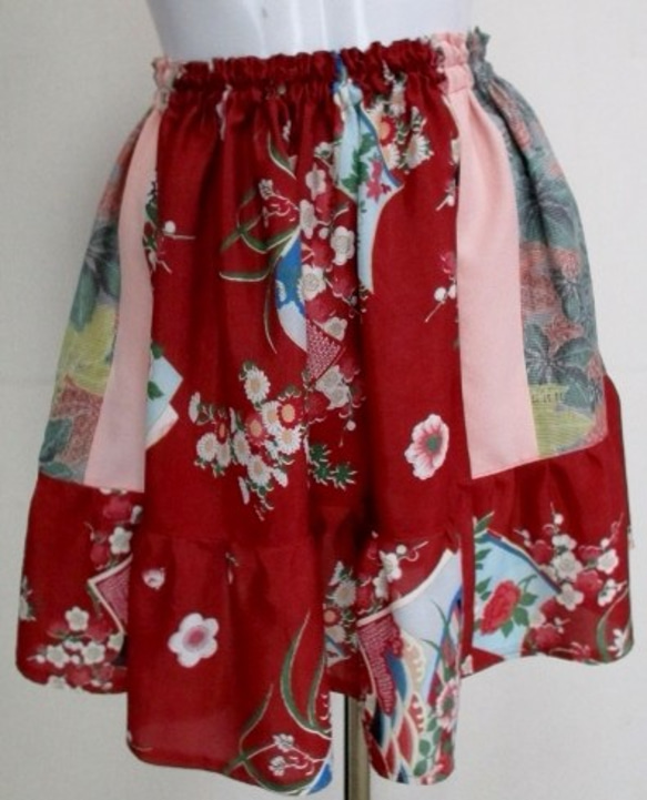 送料無料　花柄の着物で作ったミニスカート３２７２ 1枚目の画像