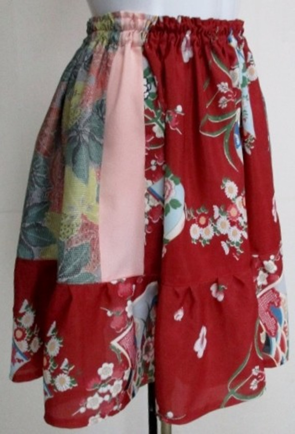 送料無料　花柄の着物で作ったミニスカート３２７２ 2枚目の画像