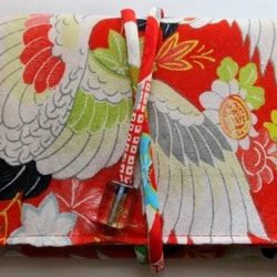 着物リメイク　鶴柄の着物で作った和風財布・ポーチ３５４７　 1枚目の画像