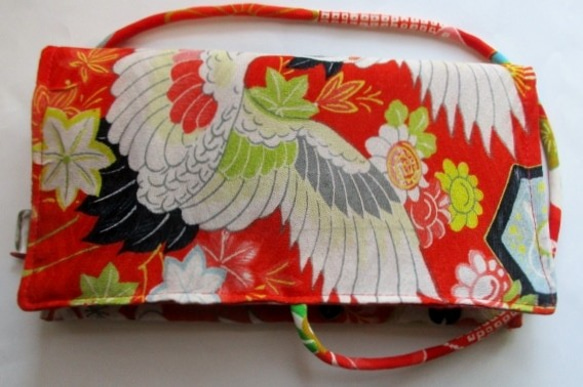 着物リメイク　鶴柄の着物で作った和風財布・ポーチ３５４７　 3枚目の画像
