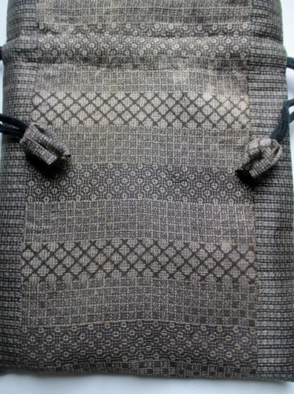 大島紬で作った巾着袋　３７８６ 3枚目の画像