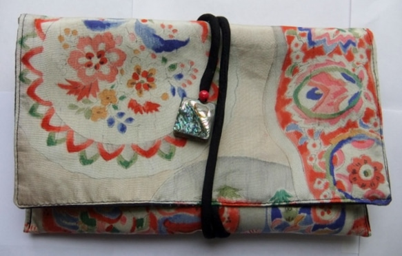 正絹の羽織の裏で作った和風お財布　あ４７７ 1枚目の画像